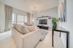 High Floor 2BR With a View of the Dubai Marina Canal Steps Away From the Beach , Shams 1, JBR by Deluxe Holiday Homes